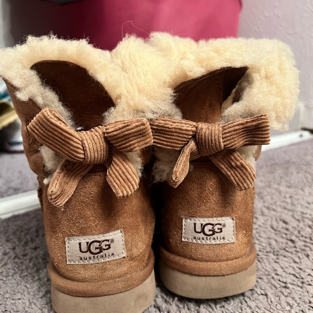 Short UGGS in Chestnut